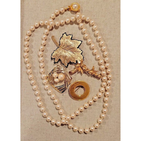 Vintage Mid Century Gold Tone Brooch Pin Collection Faux Pearl Necklace Lot 5 - Picture 12 of 12